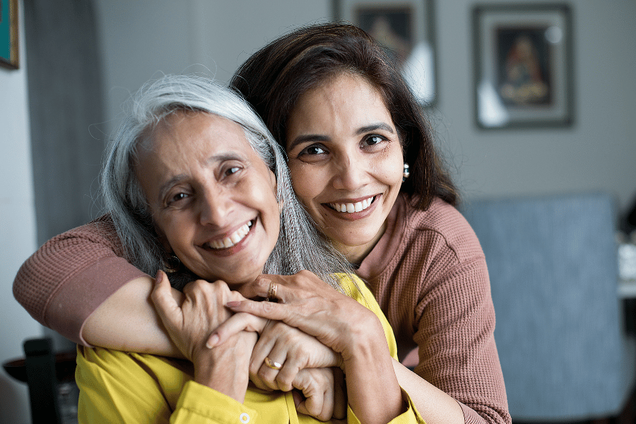Adult daughter helping elderly mother with hearing aids – family guide to hearing aids for seniors in India